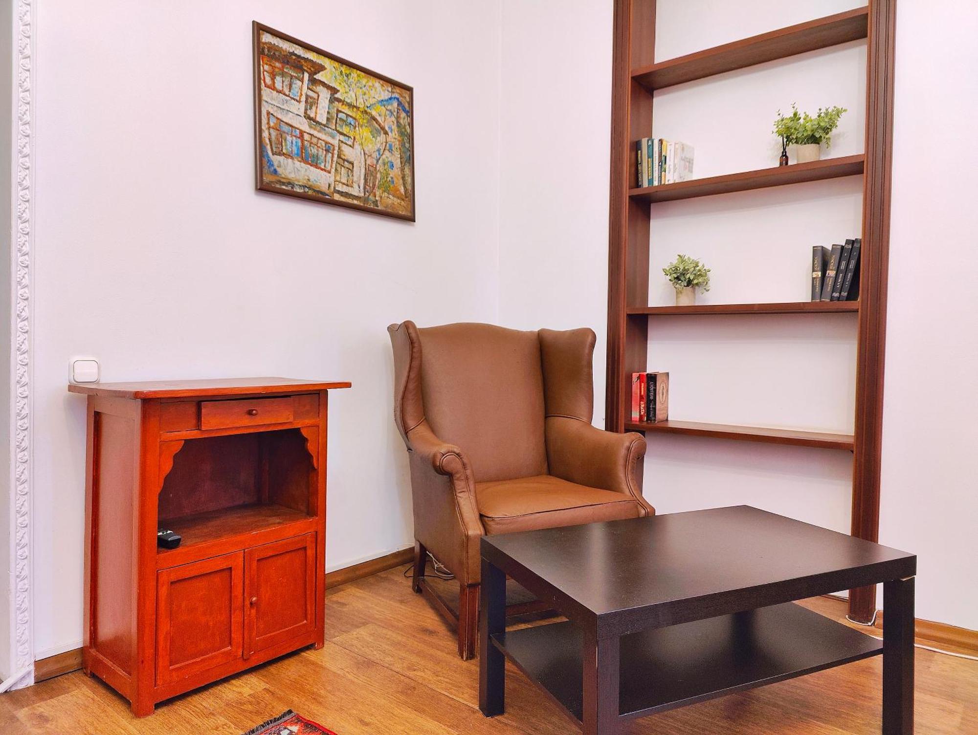 Moon - Tole Bi 45,6 Center Apartment Almaty