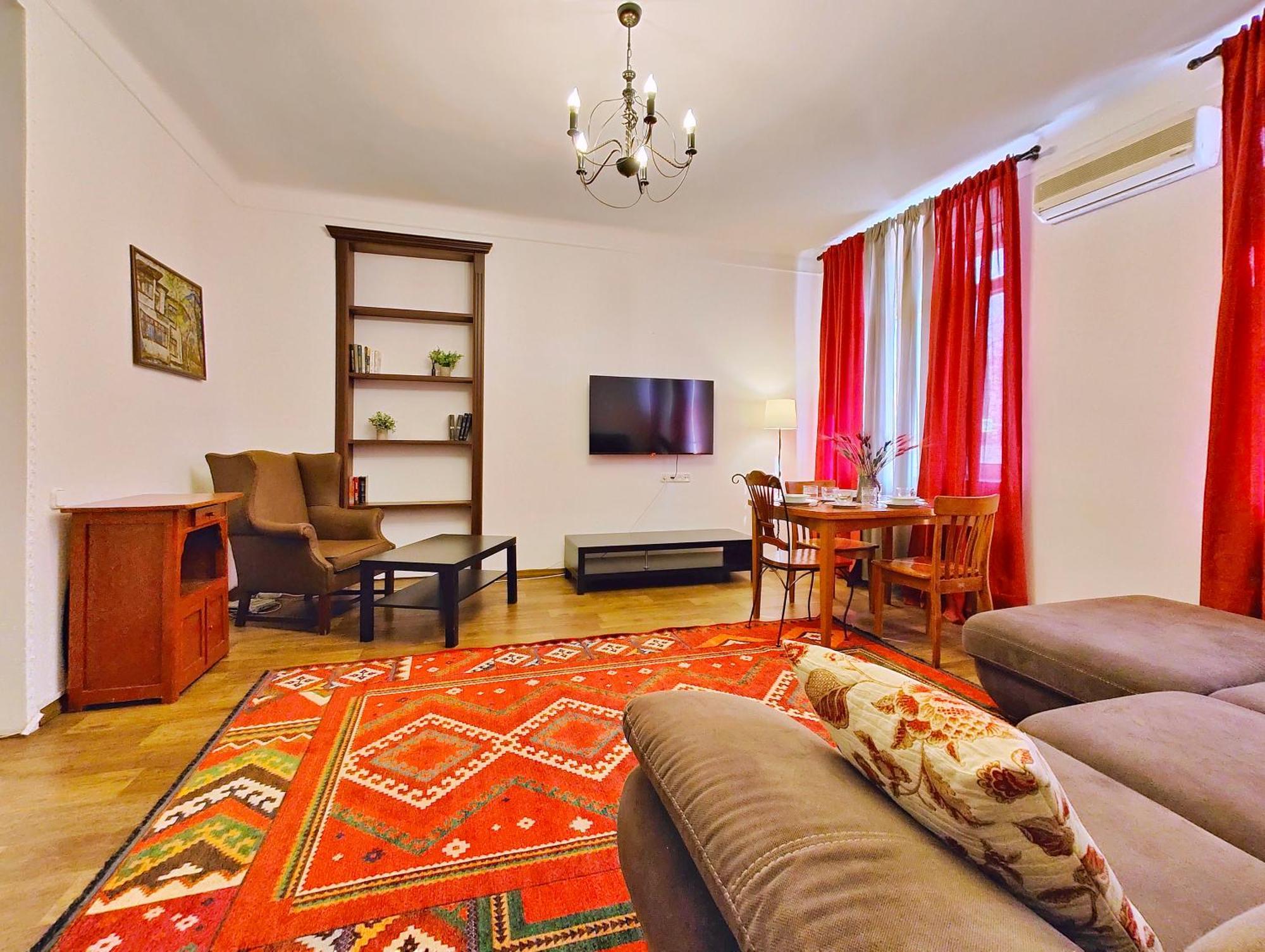 Apartment Moon - Tole Bi 45,6 Center Almaty