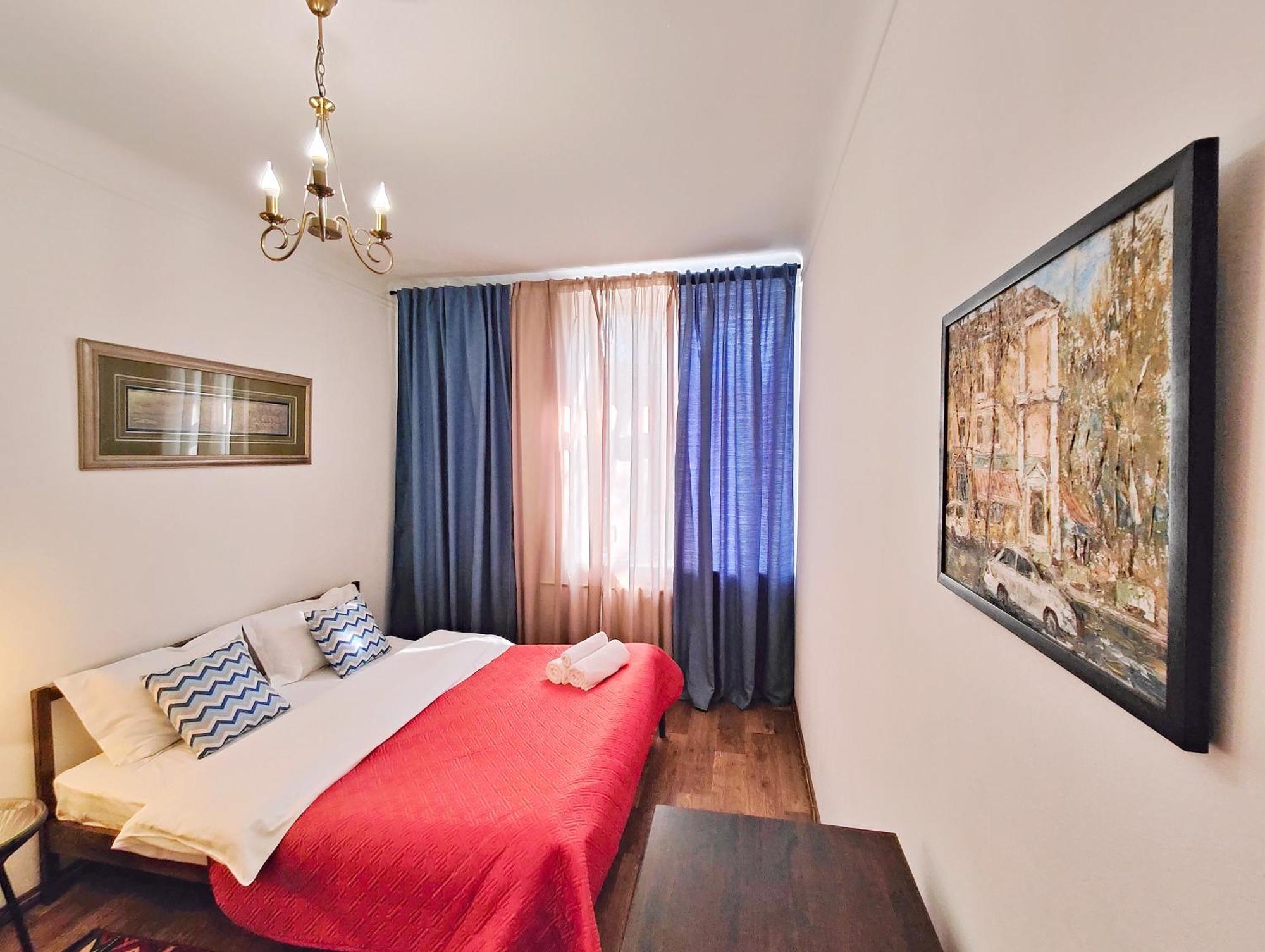 Moon - Tole Bi 45,6 Center Almaty